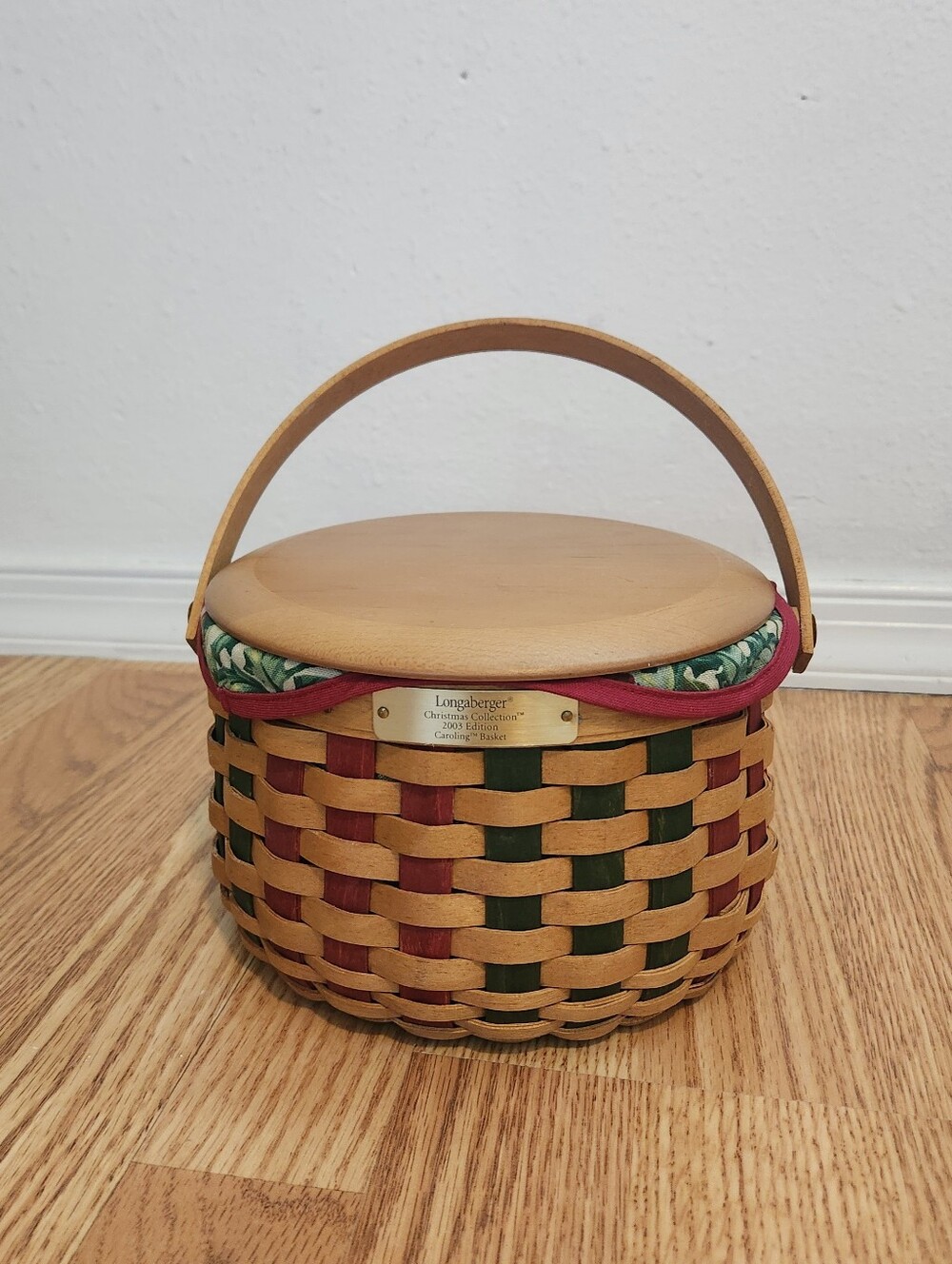 Longaberger 2003 Holiday Caroling Basket - Picture 3 of 9